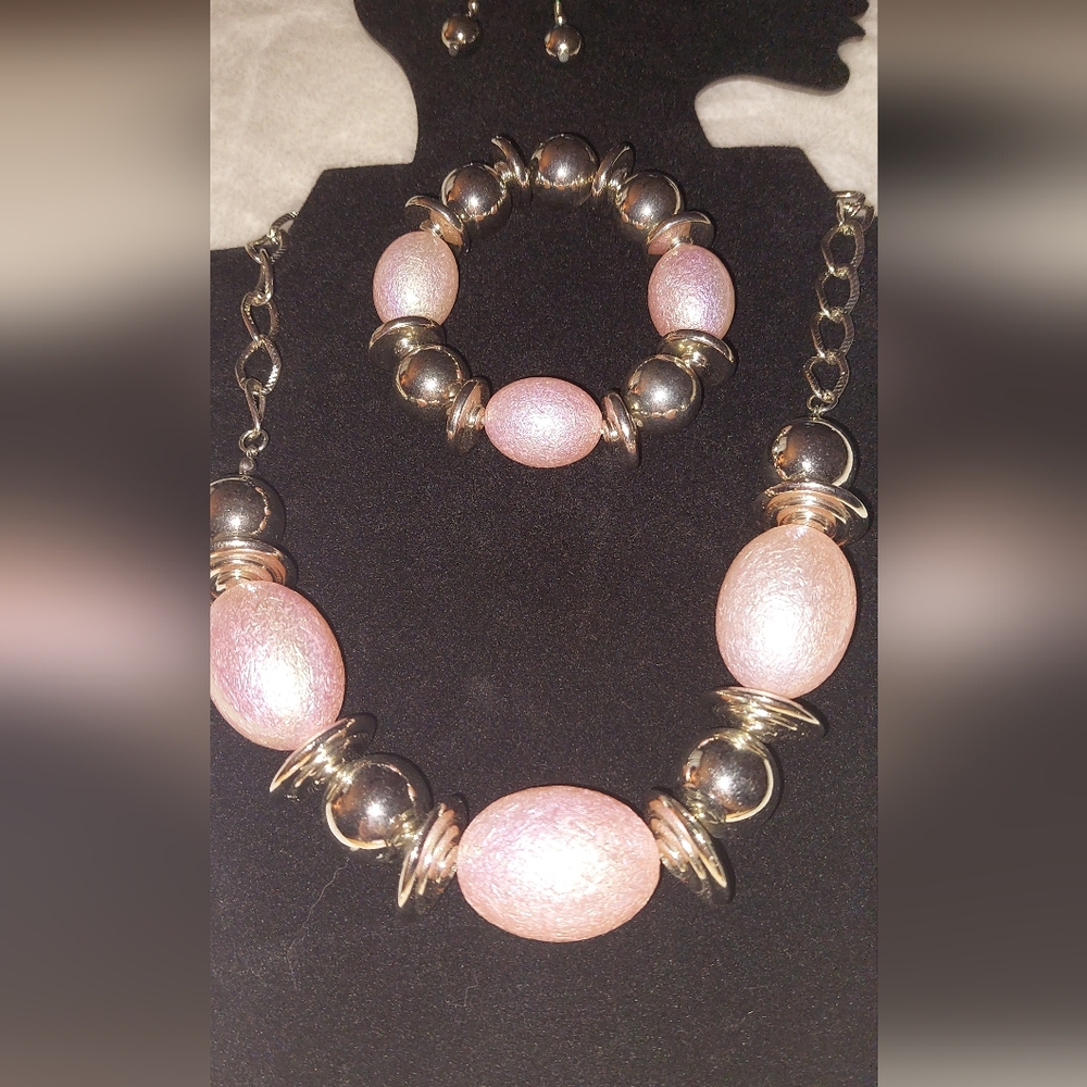 3pc Pink and Silvertone Jewelry Set. Beautiful nwot Smoke Free Home - Picture 3 of 5